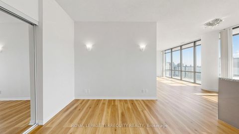 Photo 22 at 2710 - 832 Bay Street, Bay Street Corridor, Toronto