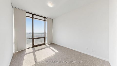 Photo 24 at 2710 - 832 Bay Street, Bay Street Corridor, Toronto