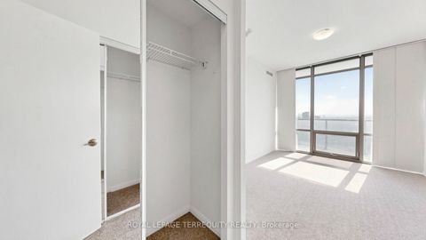 Photo 27 at 2710 - 832 Bay Street, Bay Street Corridor, Toronto