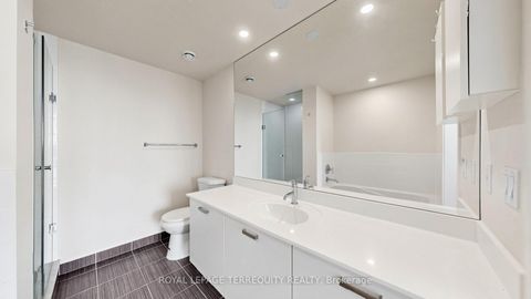 Photo 28 at 2710 - 832 Bay Street, Bay Street Corridor, Toronto