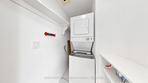 Photo 37 at 2710 - 832 Bay Street, Bay Street Corridor, Toronto