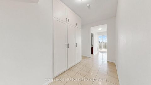 Photo 38 at 2710 - 832 Bay Street, Bay Street Corridor, Toronto