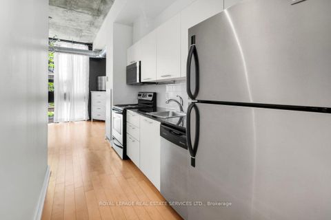 Photo 2 at 210 - 60 Bathurst Street, Niagara, Toronto