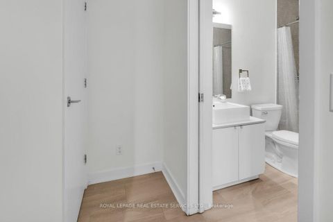 Photo 8 at 210 - 60 Bathurst Street, Niagara, Toronto