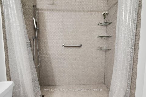 Photo 10 at 210 - 60 Bathurst Street, Niagara, Toronto
