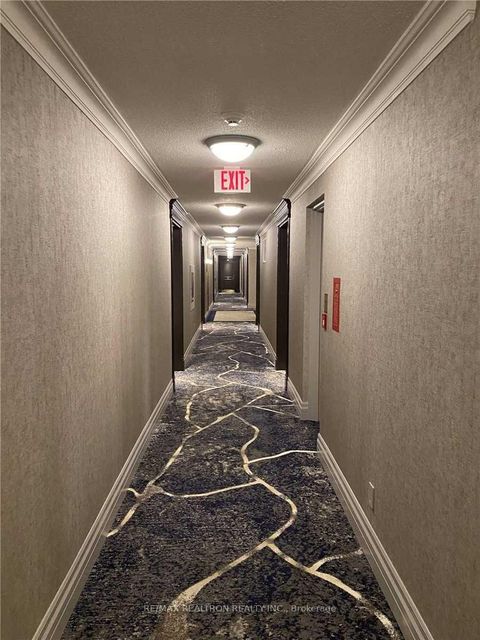Photo 14 at 1010 - 2 Clairtrell Road, Willowdale East, Toronto