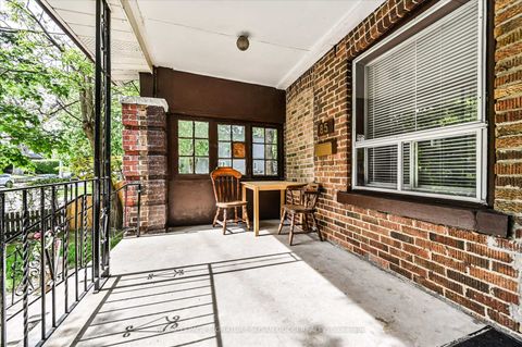 Photo 2 at 85 Linsmore Crescent, East York, Toronto