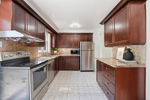 Photo 5 at 39 Riviera Drive, Glen Shields, Vaughan