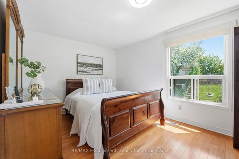Photo 9 at 39 Riviera Drive, Glen Shields, Vaughan
