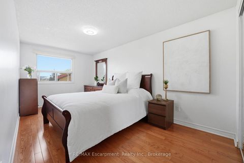 Photo 11 at 39 Riviera Drive, Glen Shields, Vaughan
