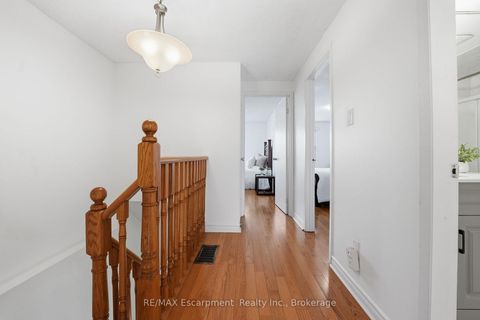 Photo 13 at 39 Riviera Drive, Glen Shields, Vaughan