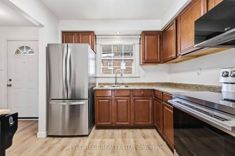 Photo 8 at 51 - 580 Eyer Drive, West Shore, Pickering