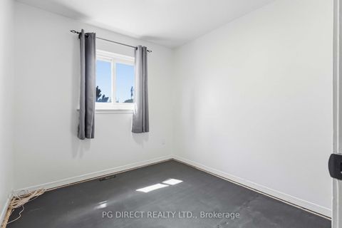 Photo 10 at 51 - 580 Eyer Drive, West Shore, Pickering