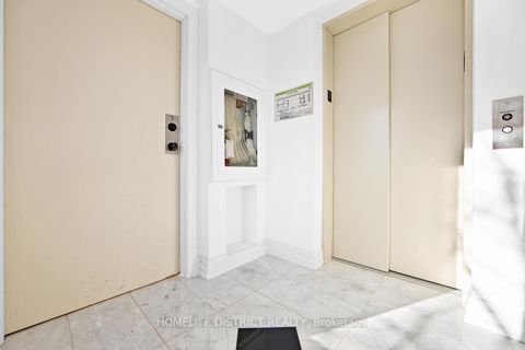 Photo 2 at 243 Niagara Street, Niagara, Toronto