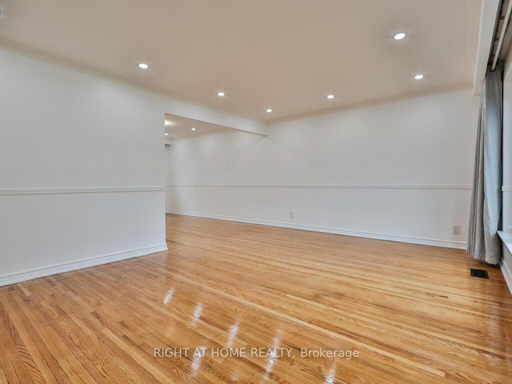 Photo 3 at 9 Allister Avenue, Cliffcrest, Toronto