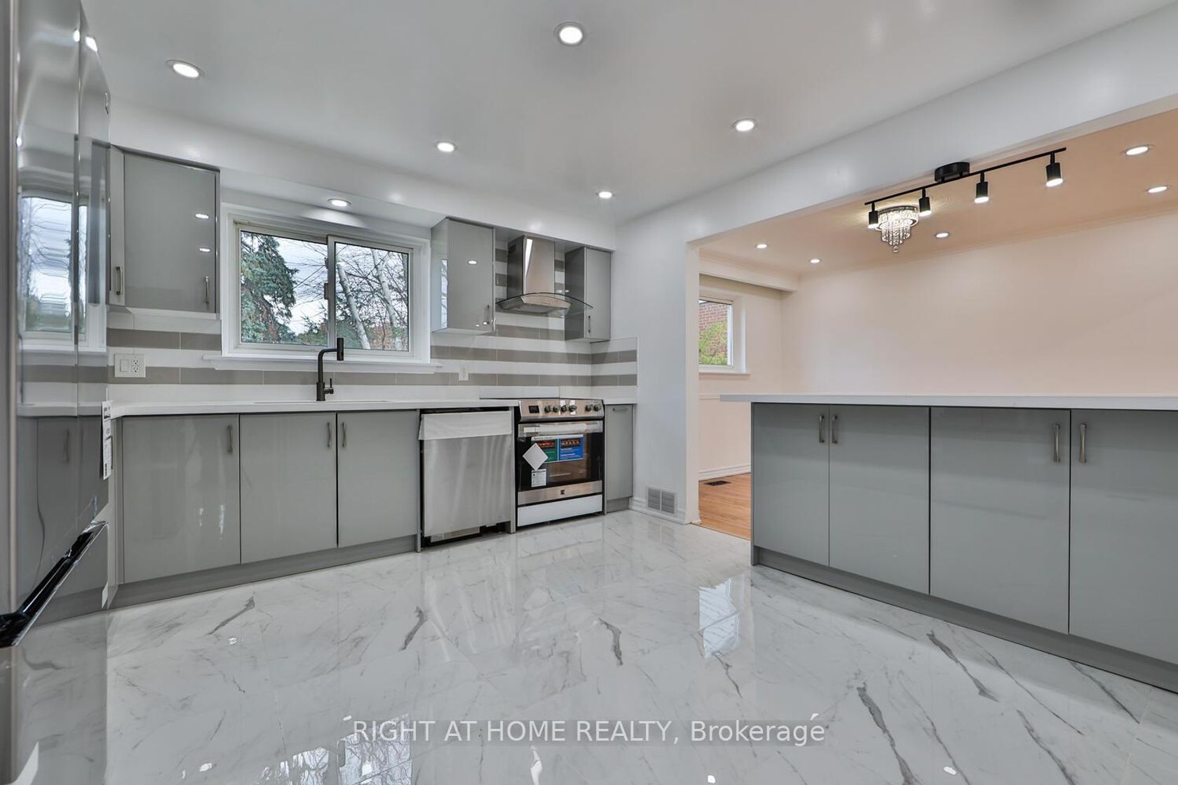Photo 14 at 9 Allister Avenue, Cliffcrest, Toronto