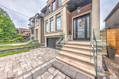 Photo 1 at 102 Parklea Drive, Leaside, Toronto
