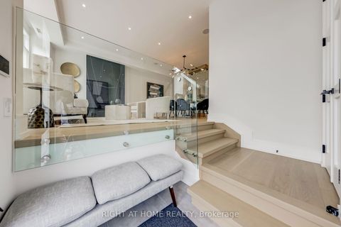 Photo 2 at 102 Parklea Drive, Leaside, Toronto