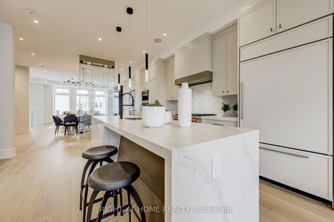 Photo 12 at 102 Parklea Drive, Leaside, Toronto