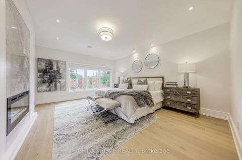 Photo 19 at 102 Parklea Drive, Leaside, Toronto