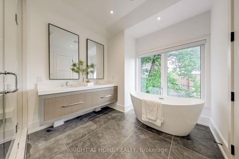 Photo 23 at 102 Parklea Drive, Leaside, Toronto
