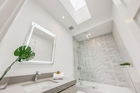 Photo 28 at 102 Parklea Drive, Leaside, Toronto