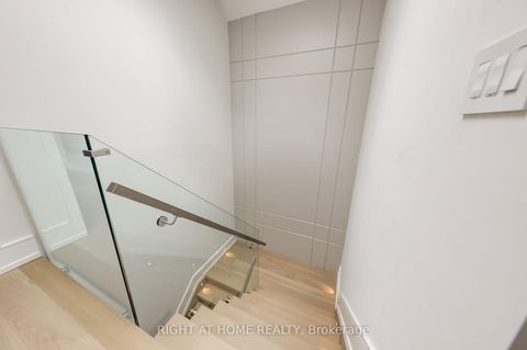 Photo 31 at 102 Parklea Drive, Leaside, Toronto