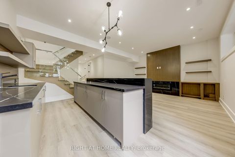 Photo 32 at 102 Parklea Drive, Leaside, Toronto