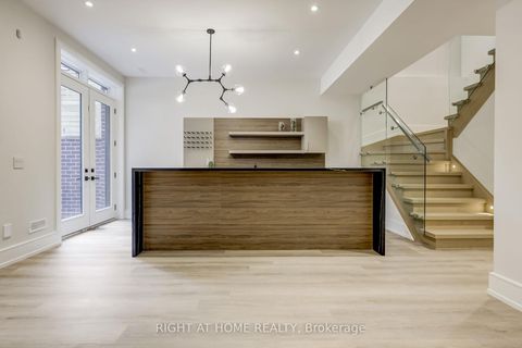 Photo 33 at 102 Parklea Drive, Leaside, Toronto