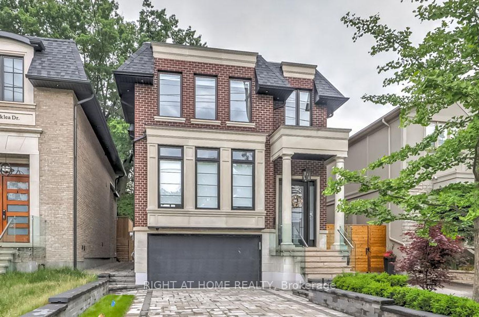 102 Parklea Drive, Leaside, Toronto photo number 2
