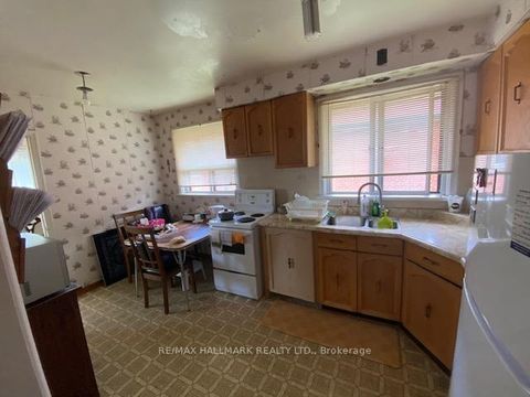 Photo 9 at 16 Chrysler Crescent, Maryvale, Toronto