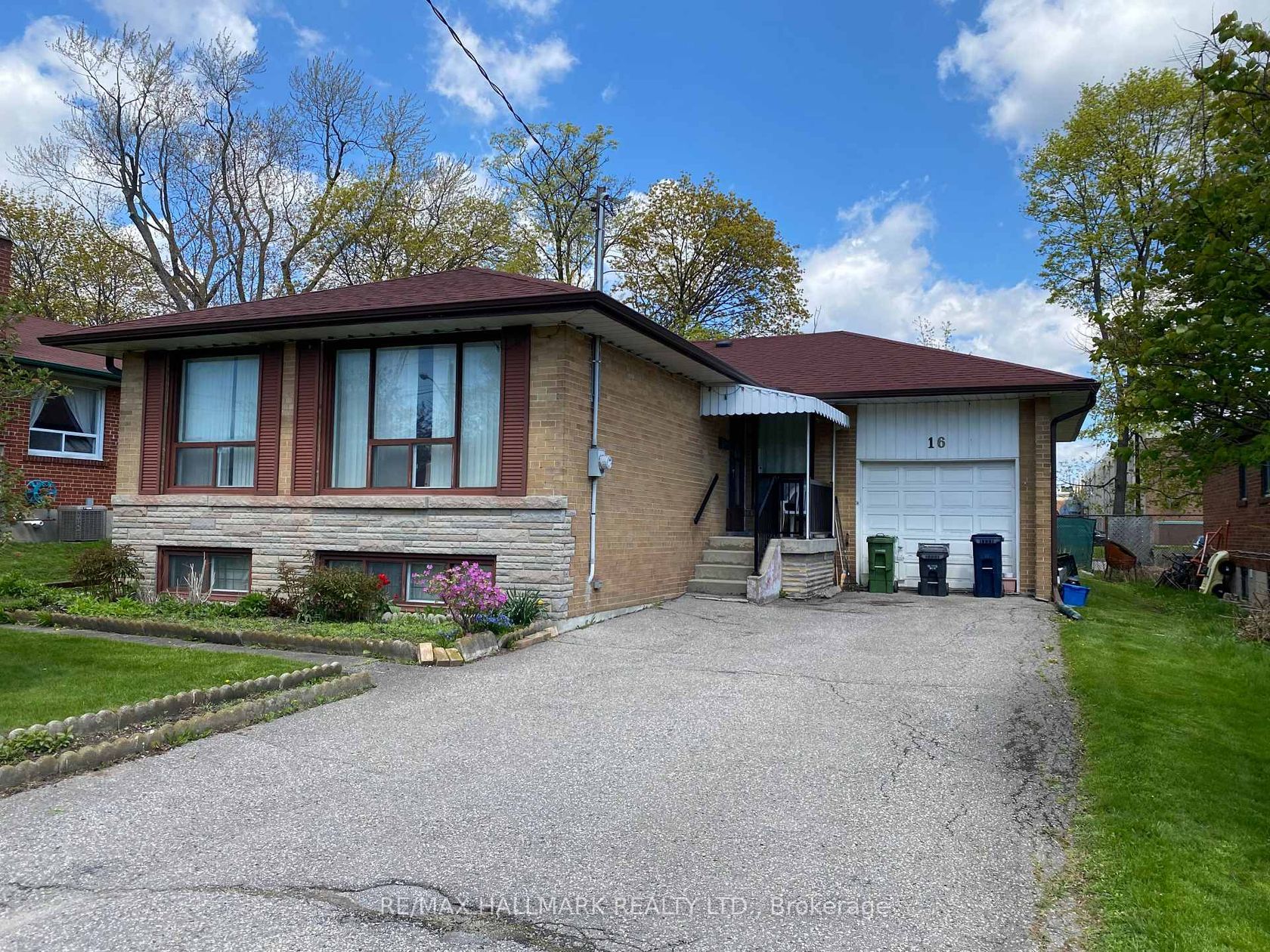 16 Chrysler Crescent, Maryvale, Toronto photo 8
