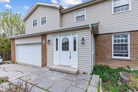Photo 3 at 8 Gallacher Avenue, Oak Ridges, Richmond Hill