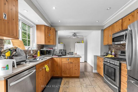 Photo 5 at 8 Gallacher Avenue, Oak Ridges, Richmond Hill