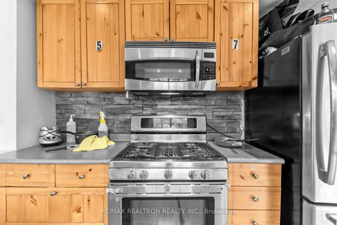 Photo 7 at 8 Gallacher Avenue, Oak Ridges, Richmond Hill