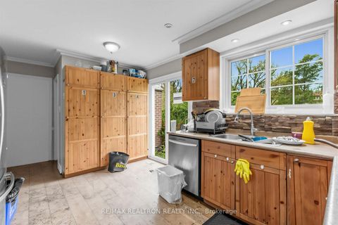 Photo 9 at 8 Gallacher Avenue, Oak Ridges, Richmond Hill