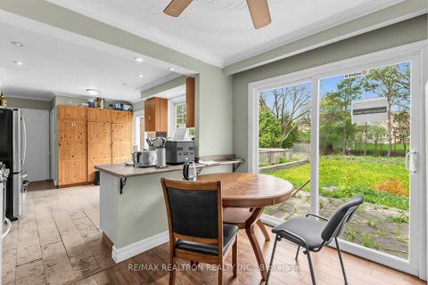 Photo 11 at 8 Gallacher Avenue, Oak Ridges, Richmond Hill