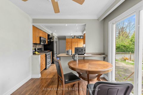 Photo 12 at 8 Gallacher Avenue, Oak Ridges, Richmond Hill