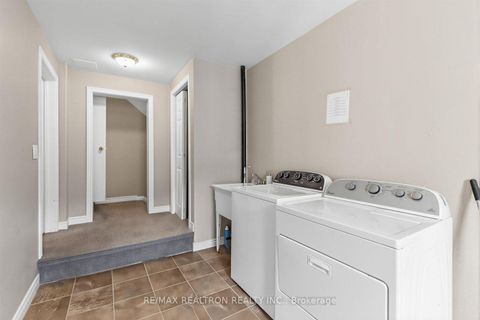 Photo 15 at 8 Gallacher Avenue, Oak Ridges, Richmond Hill