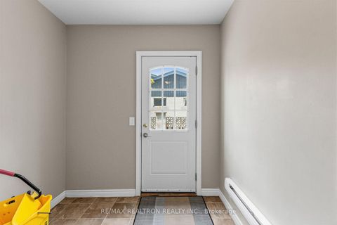 Photo 16 at 8 Gallacher Avenue, Oak Ridges, Richmond Hill