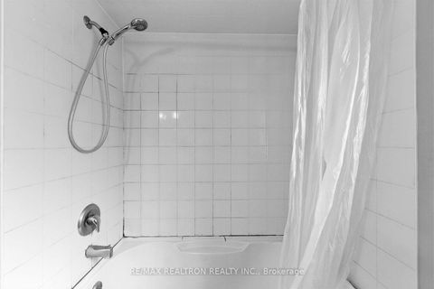 Photo 31 at 8 Gallacher Avenue, Oak Ridges, Richmond Hill