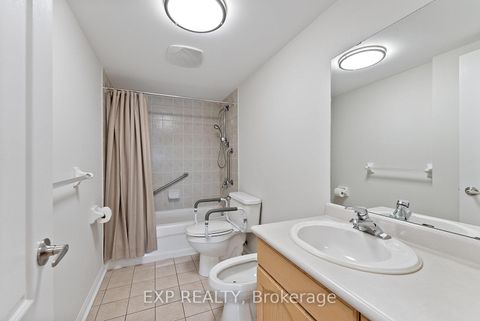 Photo 20 at 210 - 2506 Rutherford Road, Maple, Vaughan