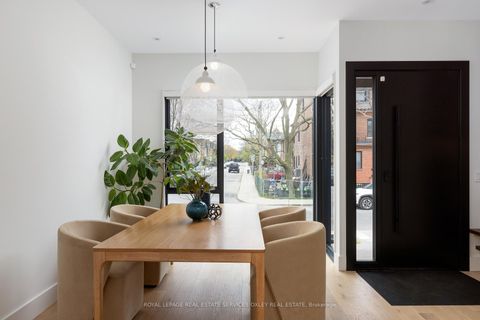 Photo 1 at 305 Manning Avenue, Bellwoods, Toronto