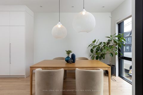 Photo 2 at 305 Manning Avenue, Bellwoods, Toronto