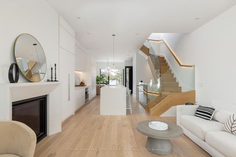Photo 9 at 305 Manning Avenue, Bellwoods, Toronto