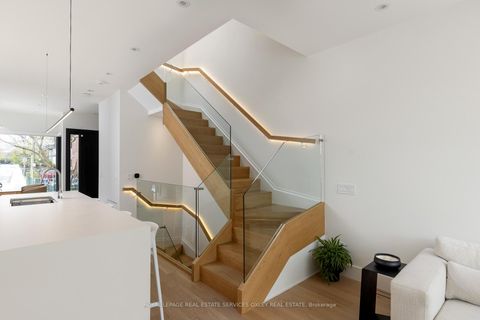 Photo 11 at 305 Manning Avenue, Bellwoods, Toronto