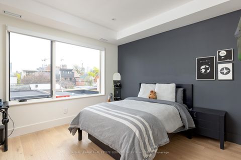 Photo 13 at 305 Manning Avenue, Bellwoods, Toronto