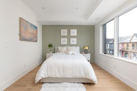 Photo 15 at 305 Manning Avenue, Bellwoods, Toronto