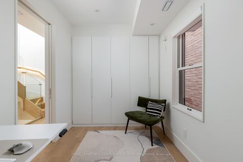 Photo 18 at 305 Manning Avenue, Bellwoods, Toronto