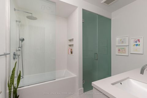 Photo 19 at 305 Manning Avenue, Bellwoods, Toronto